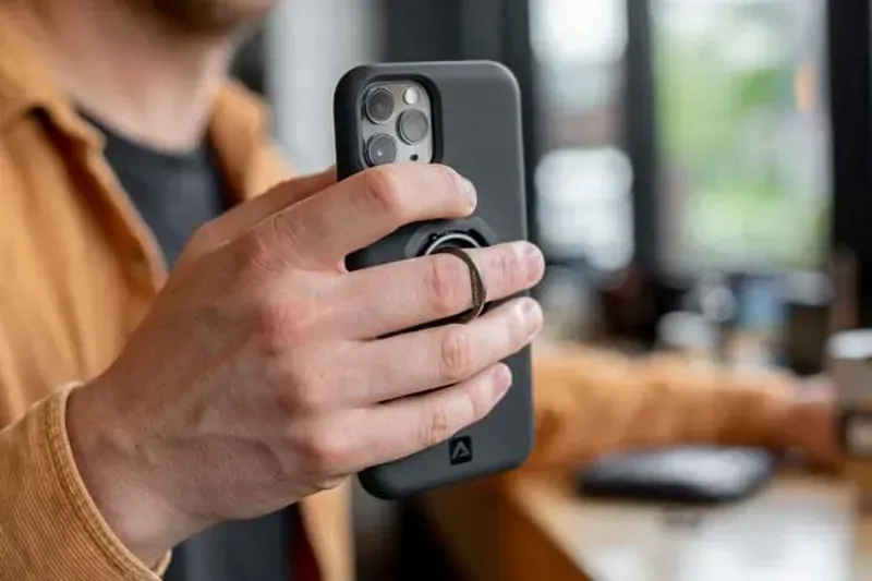 Quad Lock V2 Phone Ring/Stand in Black-3